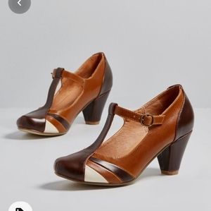 Chelsea Crew retro style t-straps